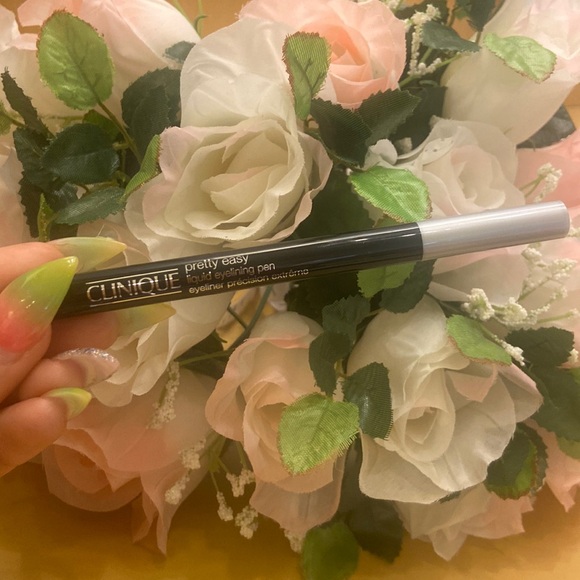 Clinique Other - Clinique pretty easy liquid eye lining pen in 01 black🖤